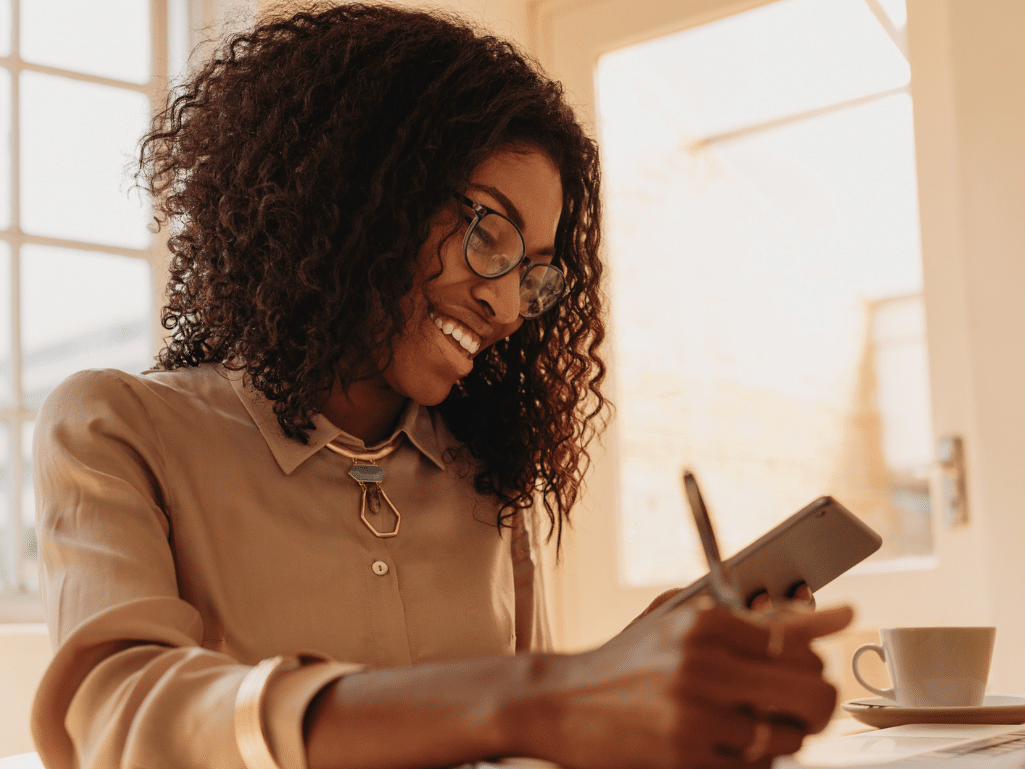 A businesswoman uses her online devices to learn EDI so her small business can fulfil its EDI mandate from its large trading partner.